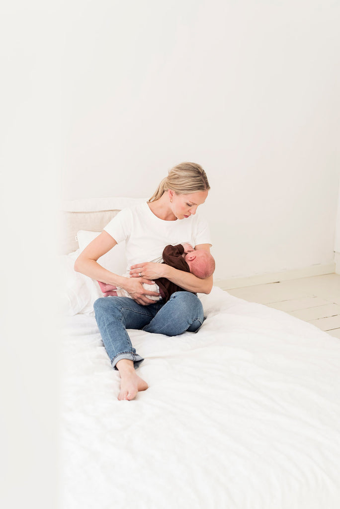 Imettäminen vauvantahtisesti - avain vastasyntyneen hyviin uniin
